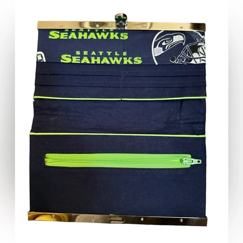 SEATTLE SEAHAWKS Bifold rhinestone accent wallet purse bag 12's Clutch NWOT